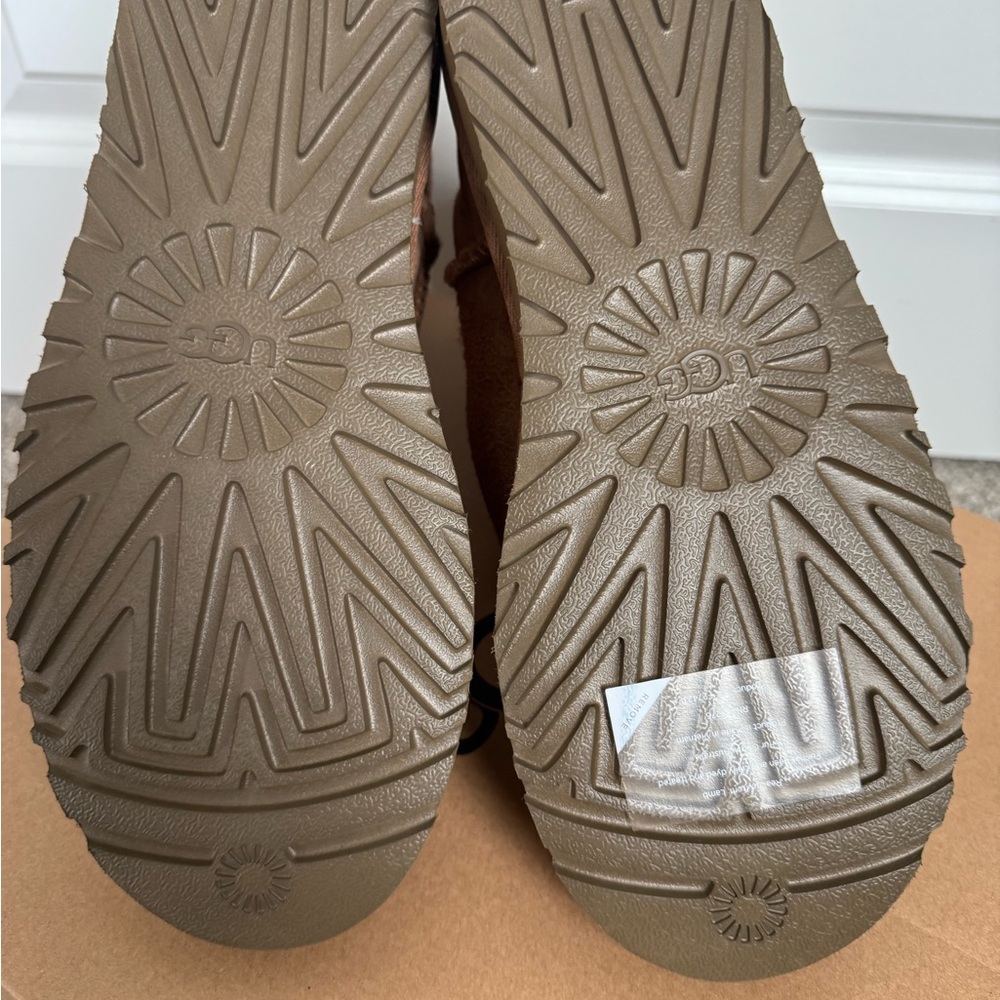 UGG Classic Short II Tan Boots - Picture 4 of 6